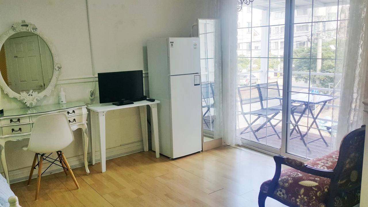 Bella Guesthouse Тхоньен Екстериор снимка